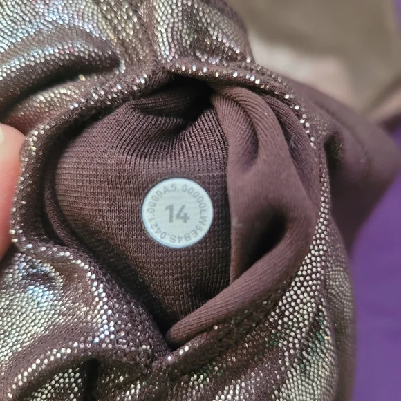 lululemon Align™ High-Rise Pant 25"
Shine In Radiant Foil - Size 14 - Picture 5 of 8